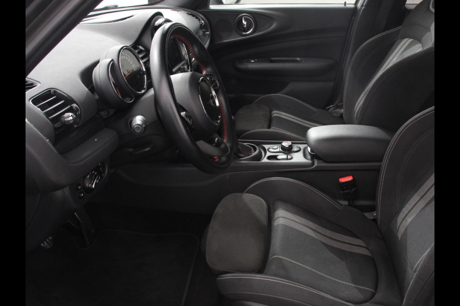 MINI Clubman 1.5 Cooper Chili Hyde Park Climate control Cruise control Voorstoelen verwarmd Parkeersensor achter LED Apple Carplay/ Android Auto