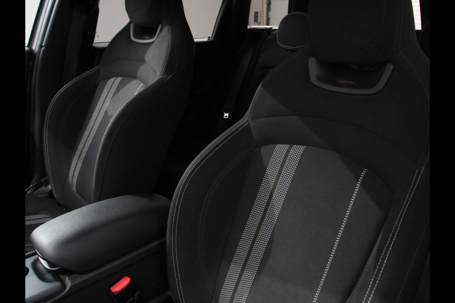 MINI Clubman 1.5 Cooper Chili Hyde Park Climate control Cruise control Voorstoelen verwarmd Parkeersensor achter LED Apple Carplay/ Android Auto