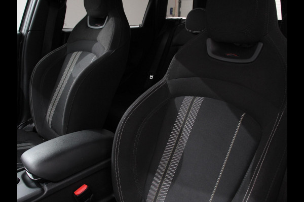 MINI Clubman 1.5 Cooper Chili Hyde Park Climate control Cruise control Voorstoelen verwarmd Parkeersensor achter LED Apple Carplay/ Android Auto