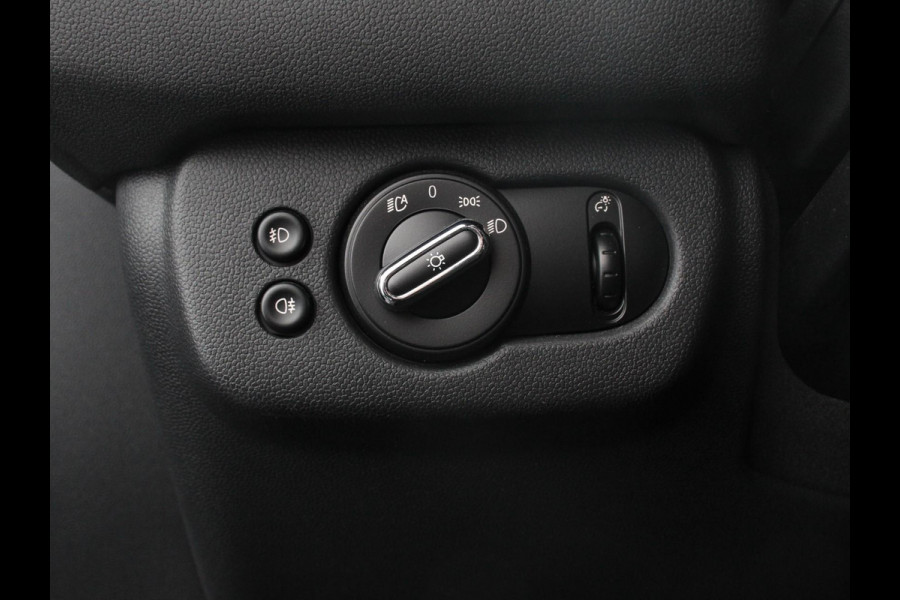 MINI Clubman 1.5 Cooper Chili Hyde Park Climate control Cruise control Voorstoelen verwarmd Parkeersensor achter LED Apple Carplay/ Android Auto