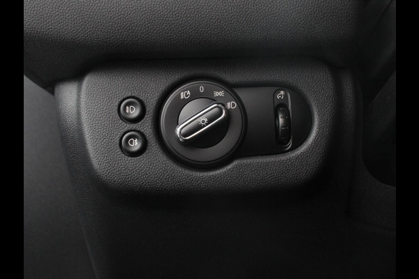 MINI Clubman 1.5 Cooper Chili Hyde Park Climate control Cruise control Voorstoelen verwarmd Parkeersensor achter LED Apple Carplay/ Android Auto