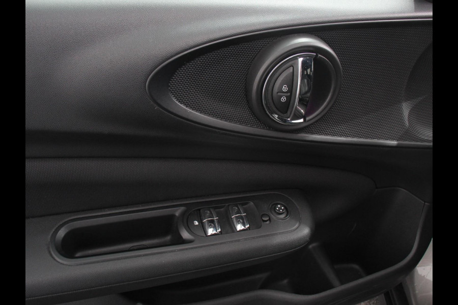 MINI Clubman 1.5 Cooper Chili Hyde Park Climate control Cruise control Voorstoelen verwarmd Parkeersensor achter LED Apple Carplay/ Android Auto