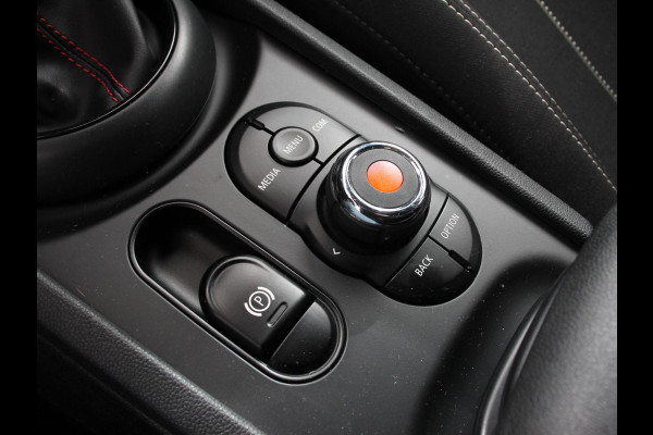 MINI Clubman 1.5 Cooper Chili Hyde Park Climate control Cruise control Voorstoelen verwarmd Parkeersensor achter LED Apple Carplay/ Android Auto