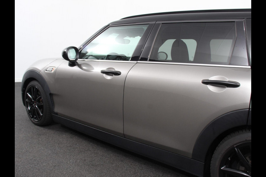 MINI Clubman 1.5 Cooper Chili Hyde Park Climate control Cruise control Voorstoelen verwarmd Parkeersensor achter LED Apple Carplay/ Android Auto