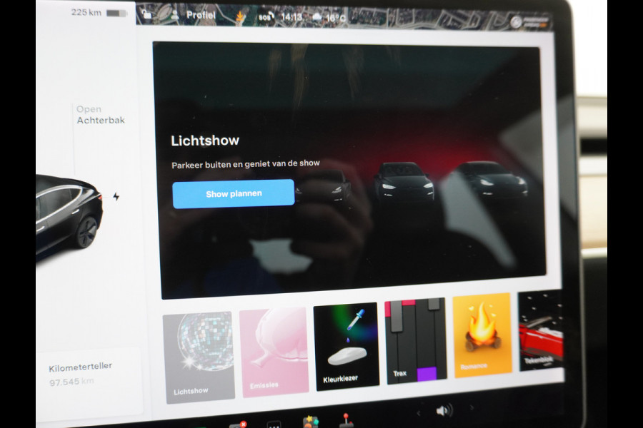 Tesla Model 3 RWD SR+ 60kWh 325PK FSD 3-Computer 18" AutoPilot Leder PanoDak Adaptive-Cruise Lmv Camera's Elektr.-Stuur+Stoelen+Spiegels+Geheu Navi LED Comfortstoelen ACC DAB Voorverwarmen interieur via App Keyless via Telefoonsleutel One-Pedal-Drive Origineel Nederlandse auto tot 11kw laden thuis! Garantie Accu tot  03-03-2028 max 160.000km 1.584kg licht!
