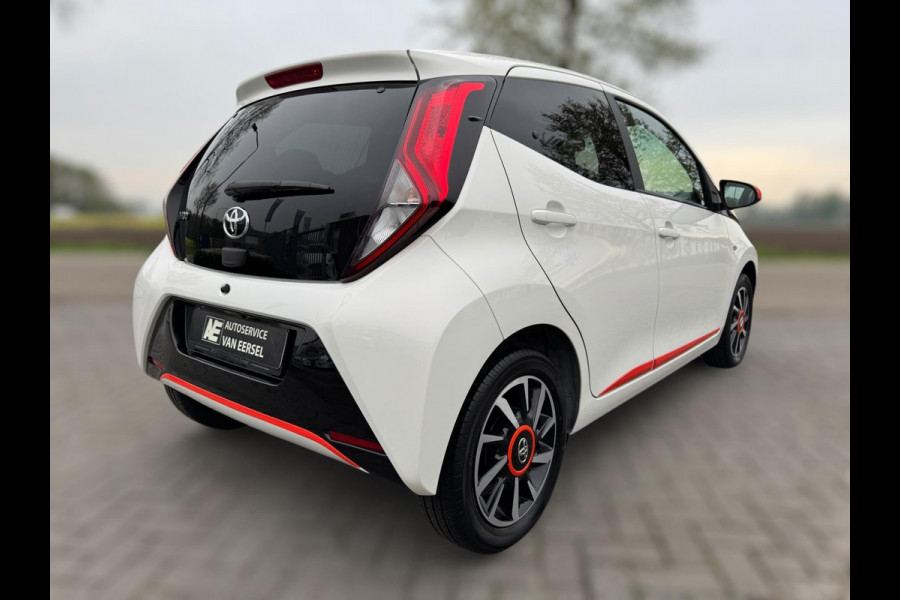 Toyota Aygo 1.0 VVT-i x-otic CABRIOTOP / CAMERA / CARPLAY / NL AUTO / BLUETOOTH / HALF LEDER
