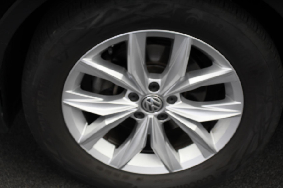 Volkswagen Tiguan 1.5 TSI 150pk ACT DSG Highline Team Navigatie Climate Control Camera Electrisch bedienbare achterklep Extra getinte ramen Adaptive Cruise Control Trekhaak