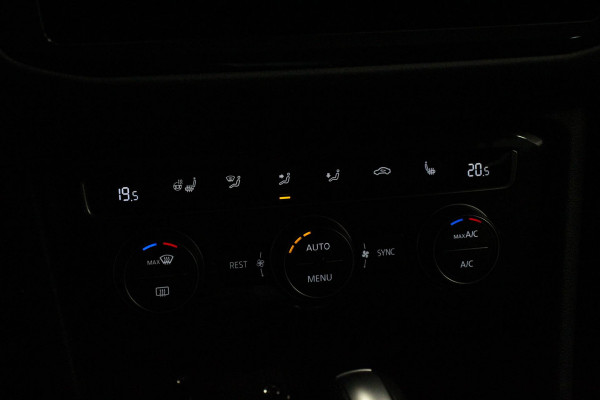 Volkswagen Tiguan 1.5 TSI 150pk ACT DSG Highline Team Navigatie Climate Control Camera Electrisch bedienbare achterklep Extra getinte ramen Adaptive Cruise Control Trekhaak