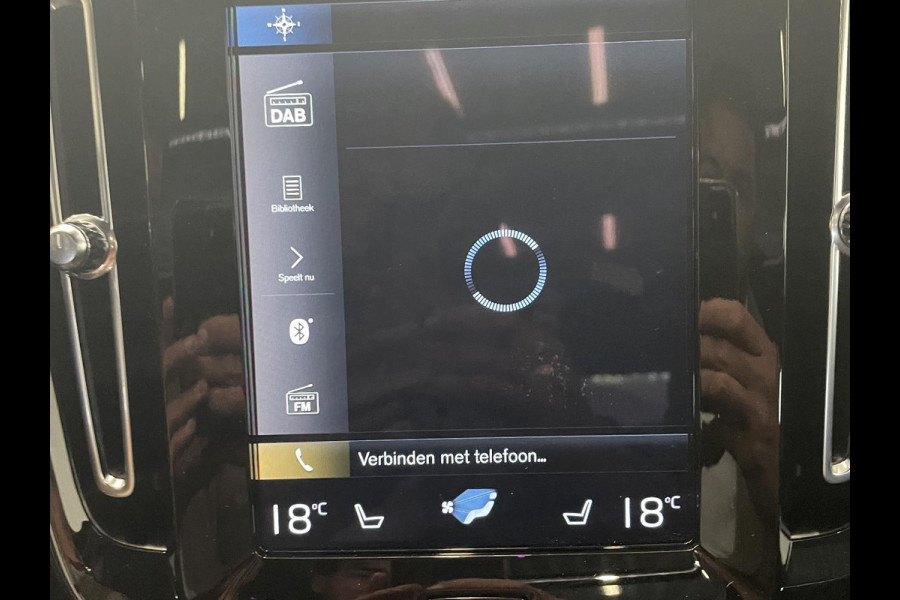 Volvo XC40 1.5 T5 Aut PHEV Recharge R-Design 262 PK Panoramadak Airco Cruise Control Leder Interieur Trekhaak Full LED Light Pack Winterpakket PRO