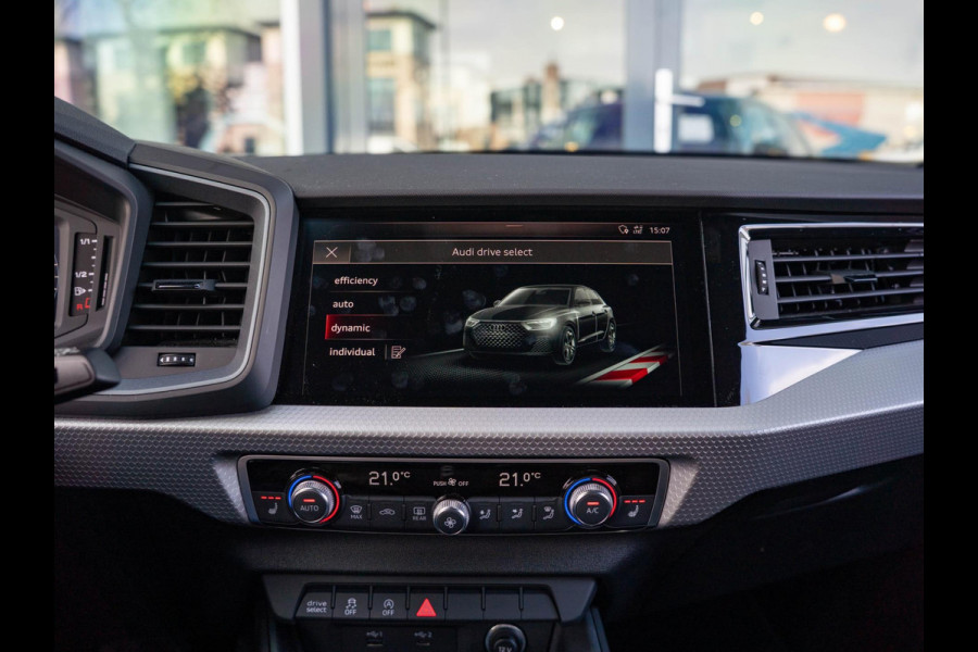 Audi A1 Sportback 40 TFSI Pro Line S / Keyless / Stoelverwarming / CarPlay / Sensoren / 18 inch / Audi Sound