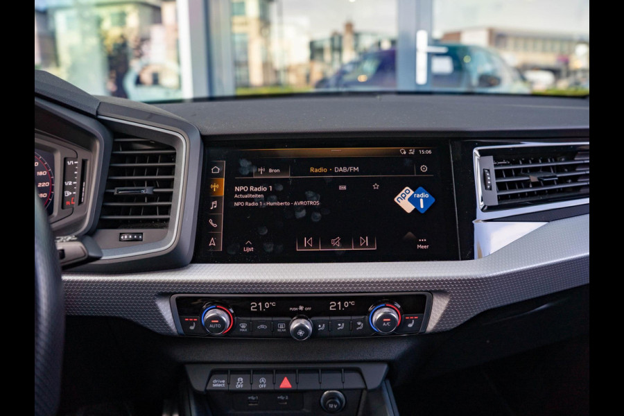 Audi A1 Sportback 40 TFSI Pro Line S / Keyless / Stoelverwarming / CarPlay / Sensoren / 18 inch / Audi Sound
