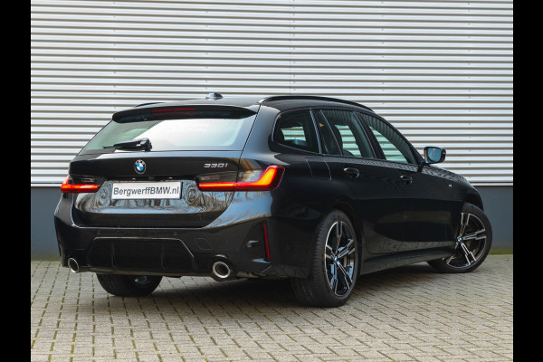BMW 3 Serie Touring 330i M-Sport - Trekhaak - ACC - Hifi - Camera - M Sport Remmen Blauw