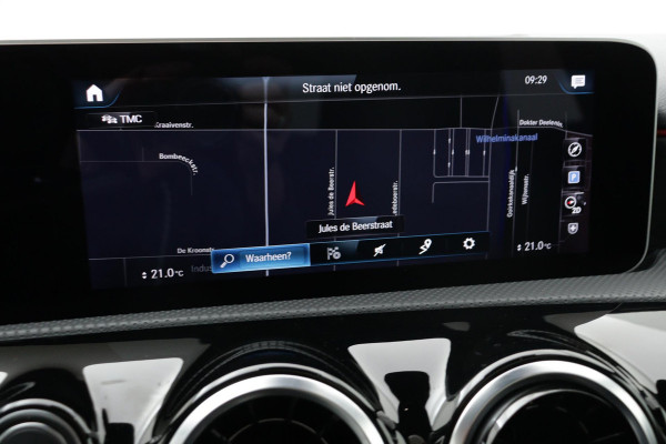 Mercedes-Benz A-Klasse 180 Business Solution AMG Night Upgrade Automaat (PANORAMADAK, STOELVERWARMING, CAMERA, 1e EIGENAAR)