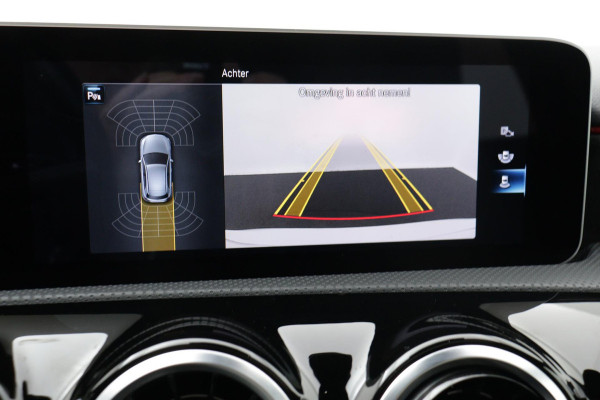 Mercedes-Benz A-Klasse 180 Business Solution AMG Night Upgrade Automaat (PANORAMADAK, STOELVERWARMING, CAMERA, 1e EIGENAAR)
