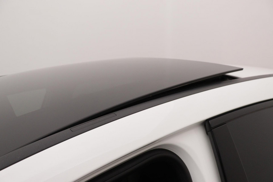 Mercedes-Benz A-Klasse 180 Business Solution AMG Night Upgrade Automaat (PANORAMADAK, STOELVERWARMING, CAMERA, 1e EIGENAAR)