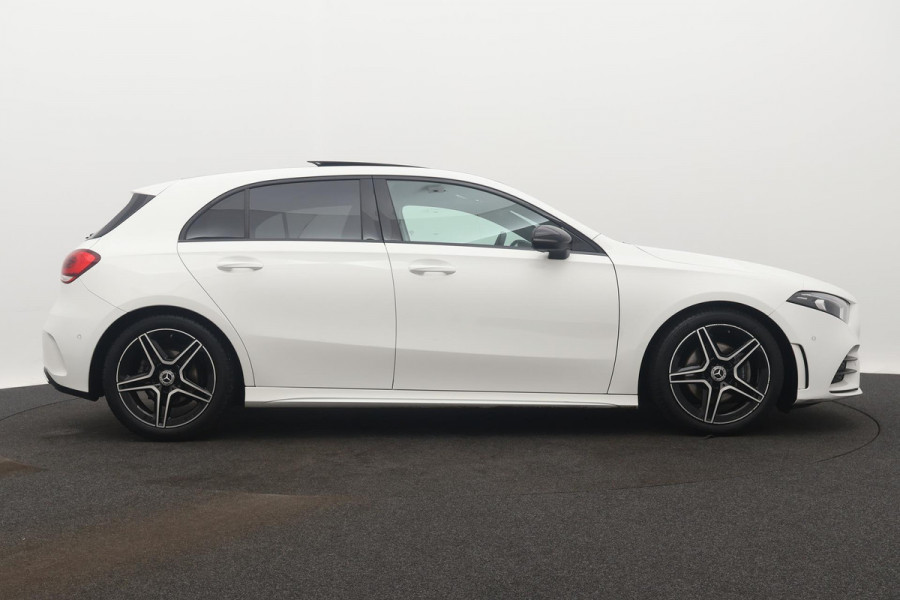 Mercedes-Benz A-Klasse 180 Business Solution AMG Night Upgrade Automaat (PANORAMADAK, STOELVERWARMING, CAMERA, 1e EIGENAAR)