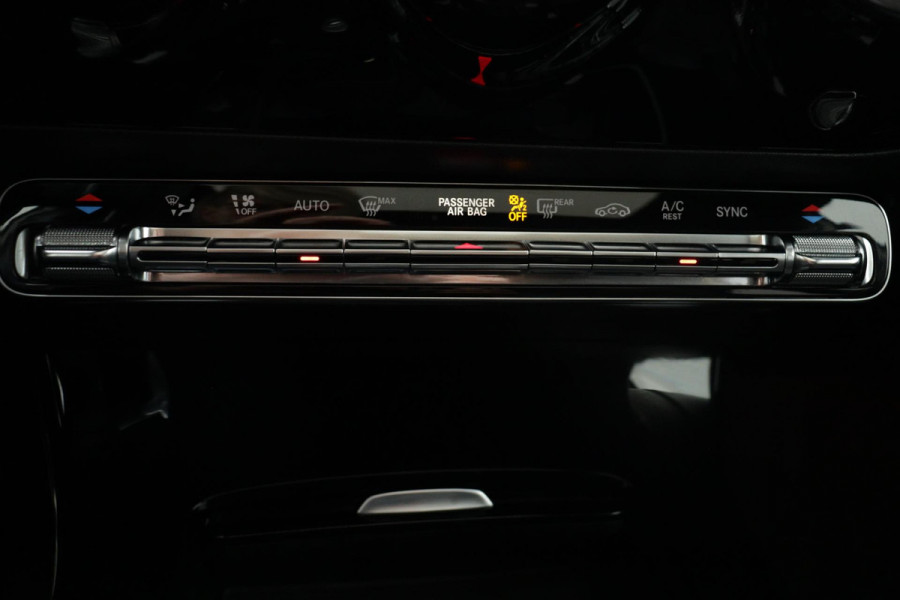 Mercedes-Benz A-Klasse 180 Business Solution AMG Night Upgrade Automaat (PANORAMADAK, STOELVERWARMING, CAMERA, 1e EIGENAAR)