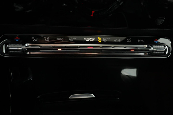 Mercedes-Benz A-Klasse 180 Business Solution AMG Night Upgrade Automaat (PANORAMADAK, STOELVERWARMING, CAMERA, 1e EIGENAAR)
