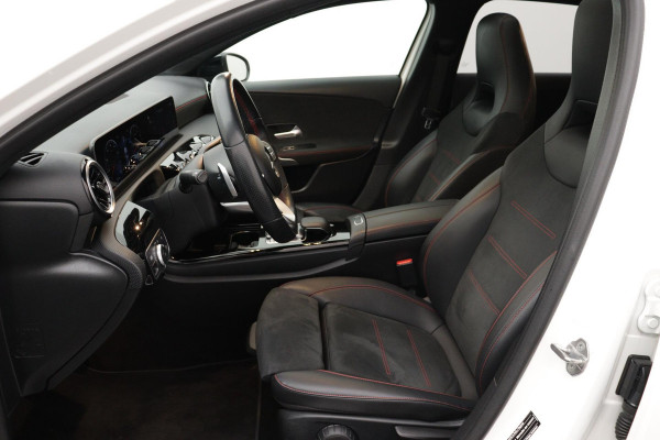 Mercedes-Benz A-Klasse 180 Business Solution AMG Night Upgrade Automaat (PANORAMADAK, STOELVERWARMING, CAMERA, 1e EIGENAAR)