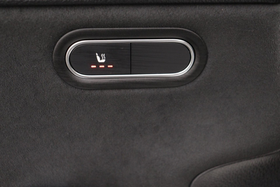 Mercedes-Benz A-Klasse 180 Business Solution AMG Night Upgrade Automaat (PANORAMADAK, STOELVERWARMING, CAMERA, 1e EIGENAAR)