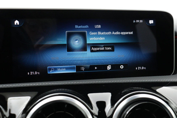 Mercedes-Benz A-Klasse 180 Business Solution AMG Night Upgrade Automaat (PANORAMADAK, STOELVERWARMING, CAMERA, 1e EIGENAAR)