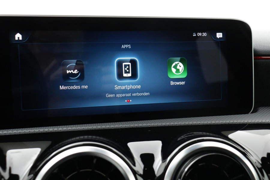 Mercedes-Benz A-Klasse 180 Business Solution AMG Night Upgrade Automaat (PANORAMADAK, STOELVERWARMING, CAMERA, 1e EIGENAAR)