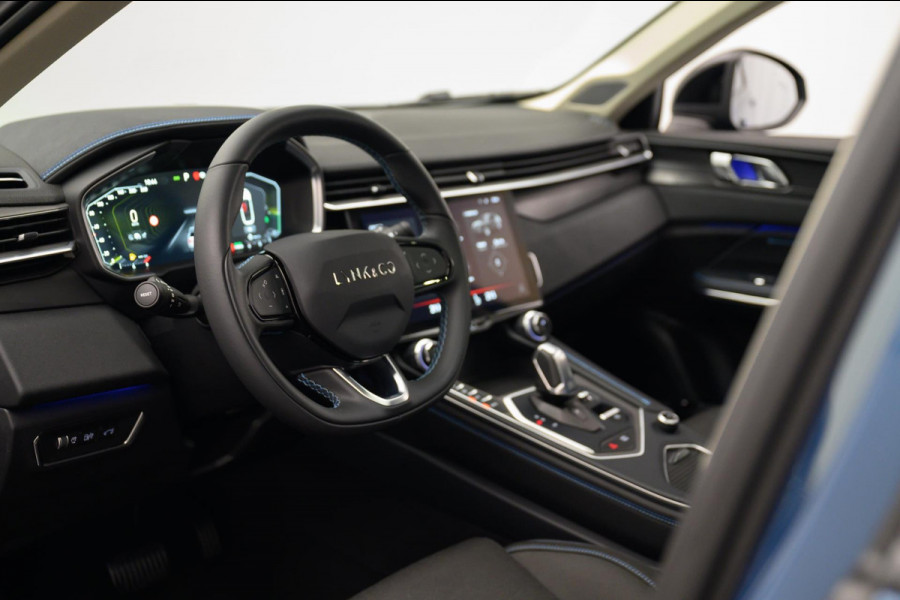 Lynk & Co 01 1.5 261PK Plug-in Hybrid *Black pakket * 360* camera Pano/dak Apple/Carplay Adaptive/Cruise