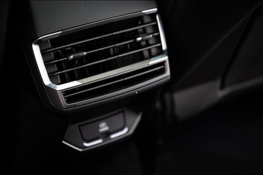 Lynk & Co 01 1.5 261PK Plug-in Hybrid *Black pakket * 360* camera Pano/dak Apple/Carplay Adaptive/Cruise