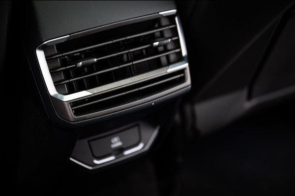 Lynk & Co 01 1.5 261PK Plug-in Hybrid *Black pakket * 360* camera Pano/dak Apple/Carplay Adaptive/Cruise