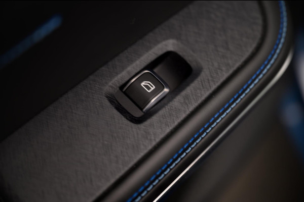 Lynk & Co 01 1.5 261PK Plug-in Hybrid *Black pakket * 360* camera Pano/dak Apple/Carplay Adaptive/Cruise