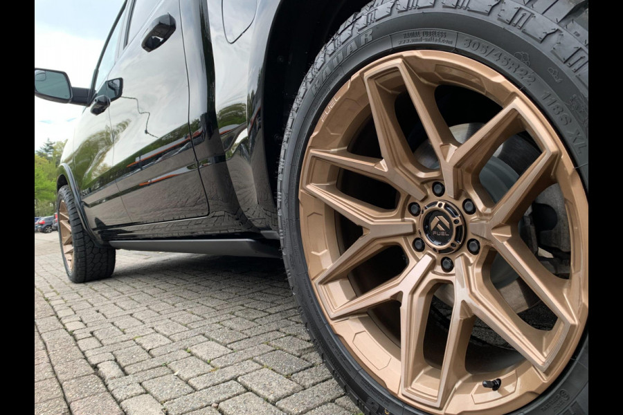 Dodge Ram 1500 Limited Night 5.7 V8 401PK 360cam 4X4 PANO Luchtvering