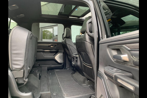 Dodge Ram 1500 Limited Night 5.7 V8 401PK 360cam 4X4 PANO Luchtvering