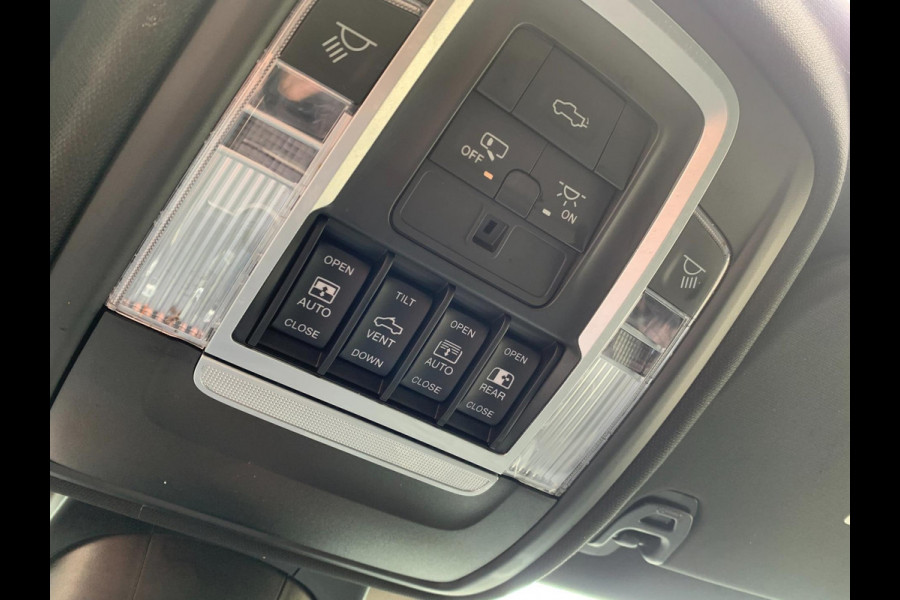 Dodge Ram 1500 Limited Night 5.7 V8 401PK 360cam 4X4 PANO Luchtvering