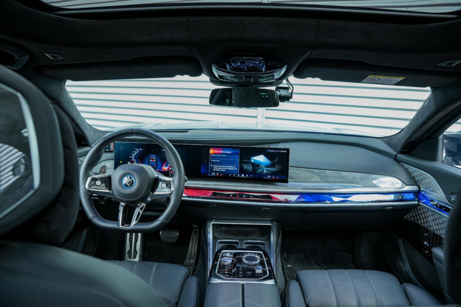BMW 7 Serie M760e xDrive Carbon 22" Velgen FireTV Ambient Softclose FULL OPTION! Trekhaak