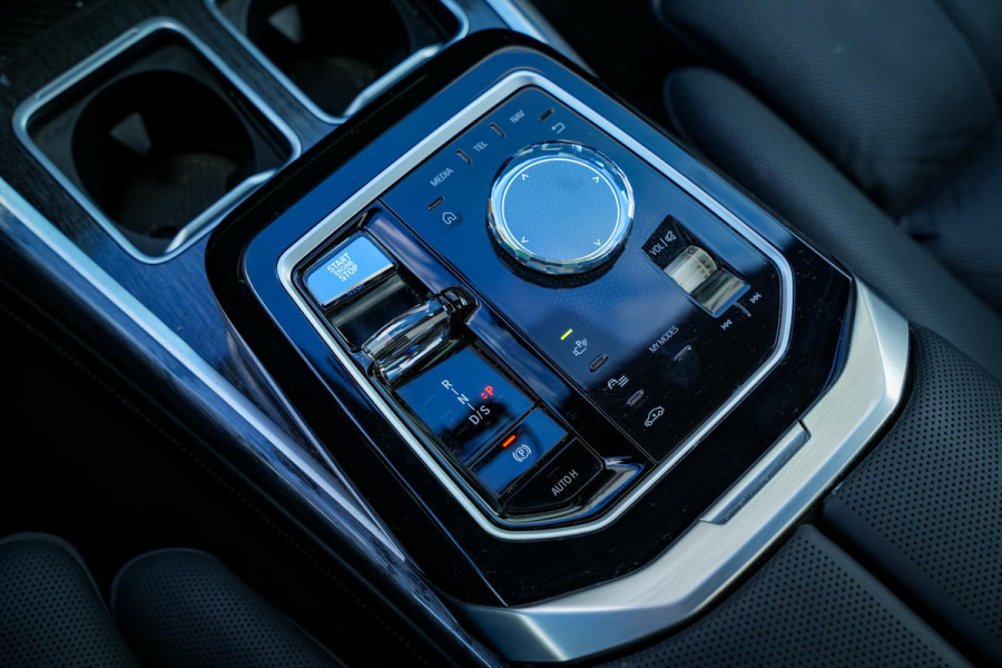 BMW 7 Serie M760e xDrive Carbon 22" Velgen FireTV Ambient Softclose FULL OPTION! Trekhaak