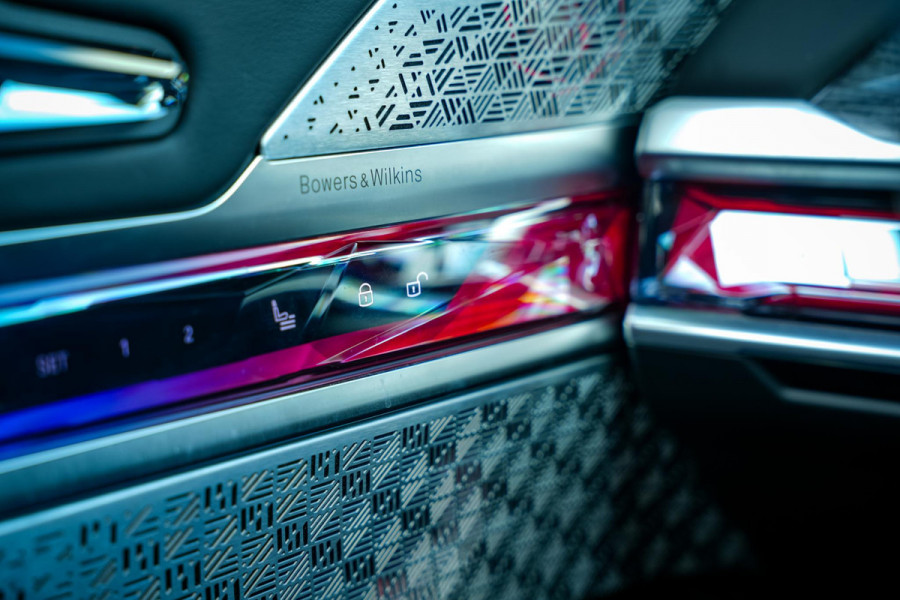 BMW 7 Serie M760e xDrive Carbon 22" Velgen FireTV Ambient Softclose FULL OPTION! Trekhaak
