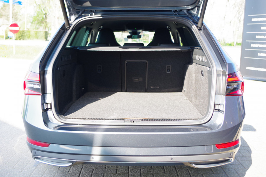 Škoda Superb Combi 1.4 TSI iV 218 PK Sportline BNS PHEV, Trekhaak, Camera, 4 x Stoelverwarming, Adap. Cruise Control, Memory