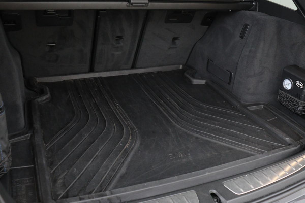BMW 3 Serie 318i M Sport | Panoramadak | Leder | Stoelverwarming | Camera | Sportstoelen | Navigatie | Climate control | Dodehoek detectie | Park Assist | Full LED