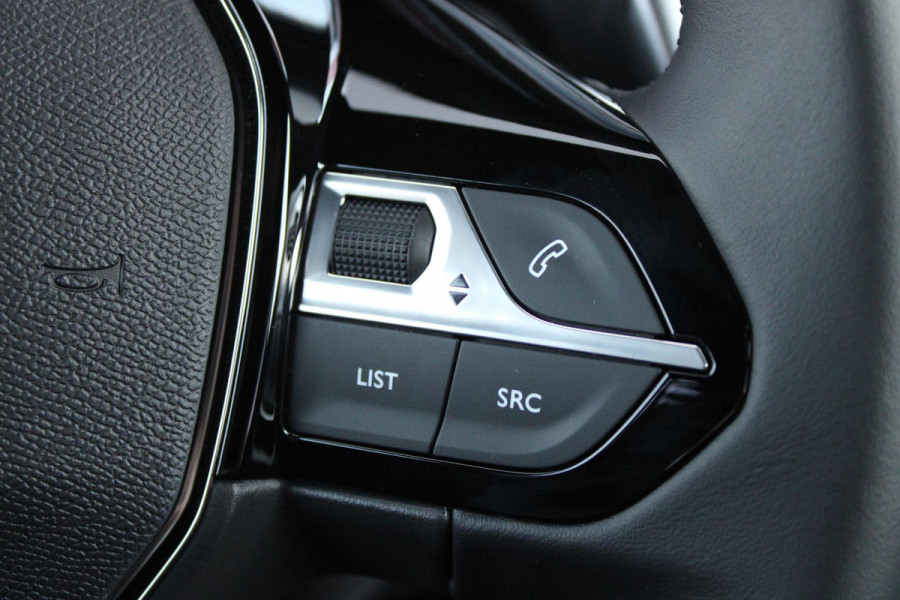 Peugeot 2008 1.2 Hybrid 136PK AUTOMAAT ALLURE | NIEUWE AUTO! | CAMERA VOOR + ACHTER | KEYLESS ENTRY/START | PARKEERSENSOREN VOOR + ACHTER | DODEHOEK DETECTIE | 17" LICHTMETALEN VELGEN | ADAPTIVE CRUISE CONTROL | CLIMATE CONTROL | STOEL VERWARMING | DRAADLOZE APPLE CARPLAY/ANDROID AUTO |