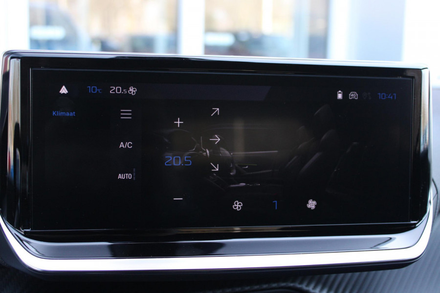 Peugeot 2008 1.2 Hybrid 136PK AUTOMAAT ALLURE | NIEUWE AUTO! | CAMERA VOOR + ACHTER | KEYLESS ENTRY/START | PARKEERSENSOREN VOOR + ACHTER | DODEHOEK DETECTIE | 17" LICHTMETALEN VELGEN | ADAPTIVE CRUISE CONTROL | CLIMATE CONTROL | STOEL VERWARMING | DRAADLOZE APPLE CARPLAY/ANDROID AUTO |