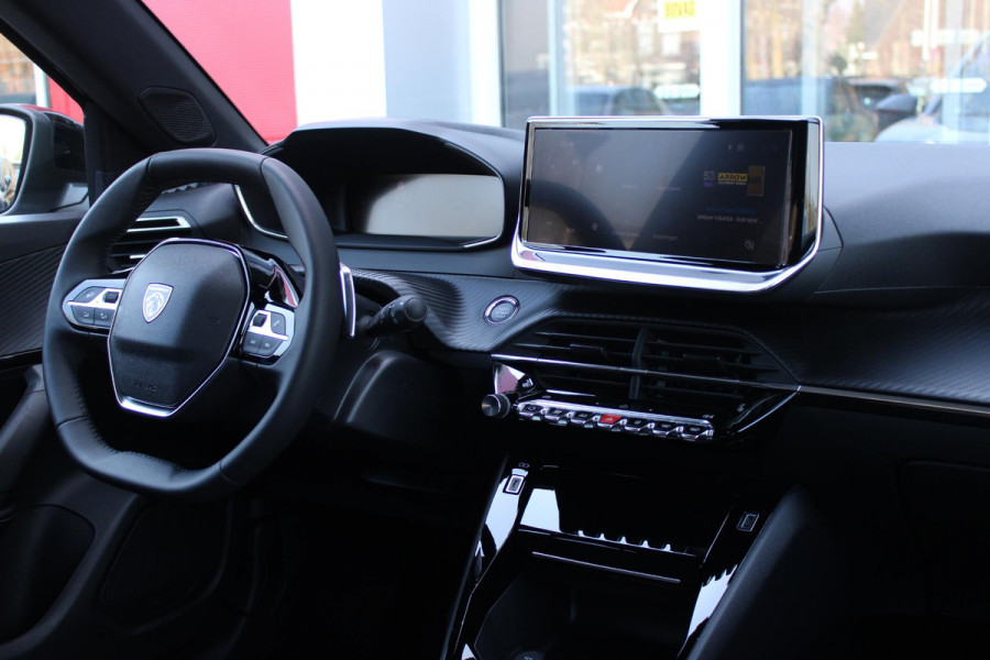 Peugeot 2008 1.2 Hybrid 136PK AUTOMAAT ALLURE | NIEUWE AUTO! | CAMERA VOOR + ACHTER | KEYLESS ENTRY/START | PARKEERSENSOREN VOOR + ACHTER | DODEHOEK DETECTIE | 17" LICHTMETALEN VELGEN | ADAPTIVE CRUISE CONTROL | CLIMATE CONTROL | STOEL VERWARMING | DRAADLOZE APPLE CARPLAY/ANDROID AUTO |