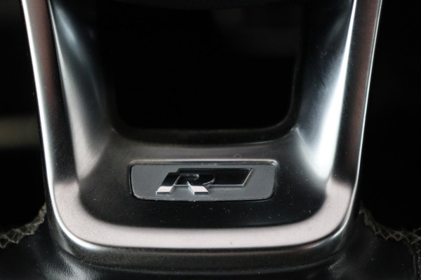 Volkswagen Passat 1.5 TSI R Line | Panoramadak | Nappaleder | Stoelverwarming | Camera | Keyless | Trekhaak | Adaptive cruise | Carplay | LED Plus | Carplay