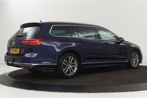 Volkswagen Passat 1.5 TSI R Line | Panoramadak | Nappaleder | Stoelverwarming | Camera | Keyless | Trekhaak | Adaptive cruise | Carplay | LED Plus | Carplay