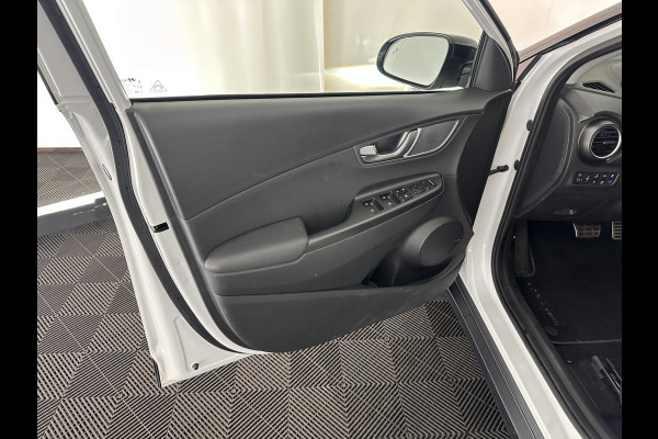 Hyundai Kona EV Premium 64 kWh [ 3-Fase ] (INCL-BTW) *HEAT-PUMP | FULL-LEATHER | HEAD-UP | FULL-LED | NAVI-FULLMAP | DAB | ADAPTIVE-CRUISE | KRELL-AUDIO | KEYLESS | CAMERA | BLIND-SPOT | LANE-ASSIST | DIGI-COCKPIT | COMFORT-SEATS | 1