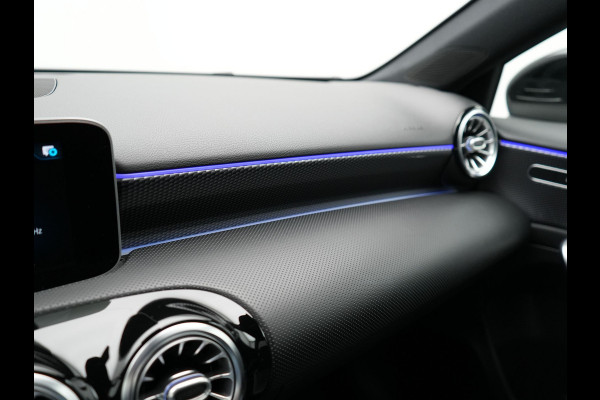 Mercedes-Benz A-Klasse 250 e Business Solution Luxury Plug in Hybrid PHEV | MBUX Widescreen | Camera | Carplay | Sfeerverlichting | Stoelverwarming |