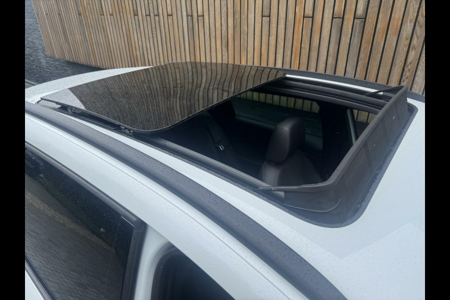 Seat León ST 1.5 TSI FR Ultimate Edition Black Automaat | Panoramadak | Leer/alcantara bekleding | Beats Audio | Sfeerverlichting | DCC | Key