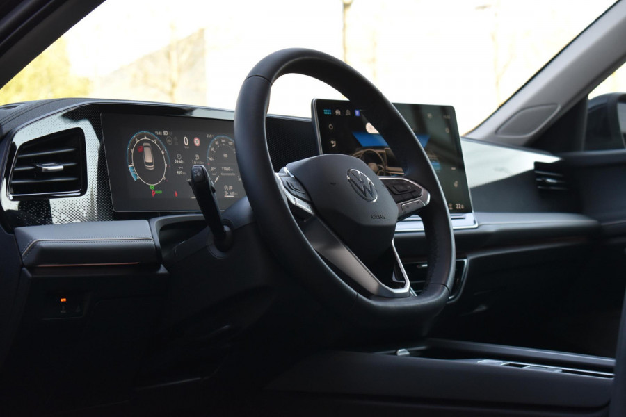 Volkswagen Passat Variant 1.5 eTSI Business Lane ACC Massage Camera