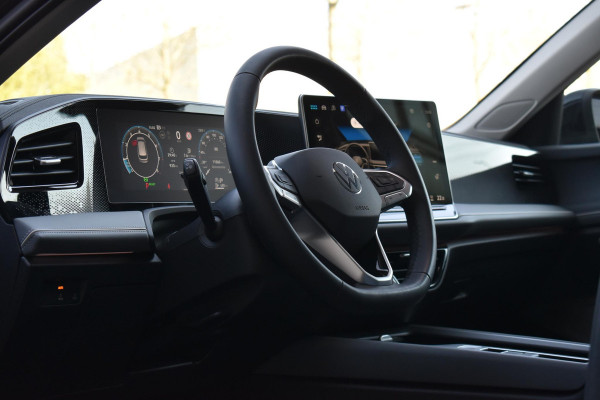 Volkswagen Passat Variant 1.5 eTSI Business Lane ACC Massage Camera