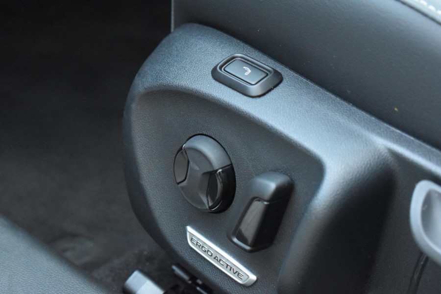 Volkswagen Passat Variant 1.5 eTSI Business Lane ACC Massage Camera