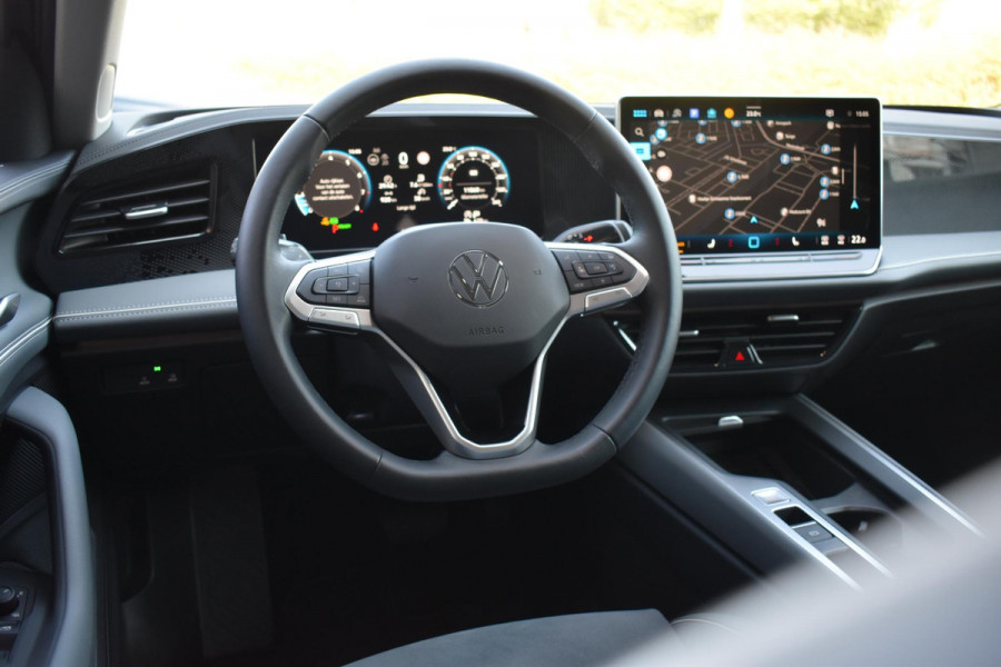 Volkswagen Passat Variant 1.5 eTSI Business Lane ACC Massage Camera